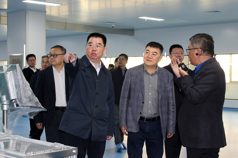 【镇江市副市长武鸣到吉贝尔药业走访调研】的配图